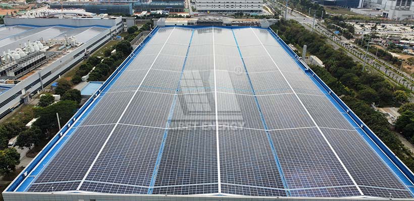 Projekt fotowoltaiczny na metalowym dachu o mocy 21 MW w Xiamen w Chinach