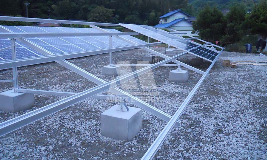 naziemny system montażu słonecznego w Japonii